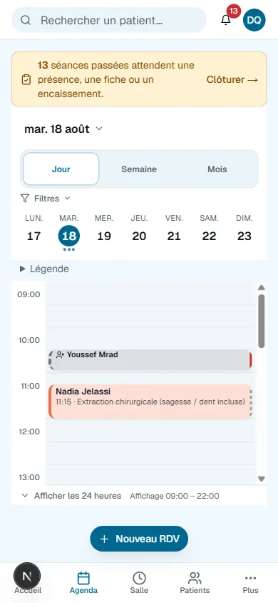 L’agenda du jour sur un téléphone&nbsp;: la semaine, les rendez-vous de la matinée avec le motif de chacun et le rappel des séances à clôturer.